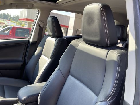 Used 2018 Toyota RAV4 Limited w/ Advanced Technology Package AWD/4WD image 17