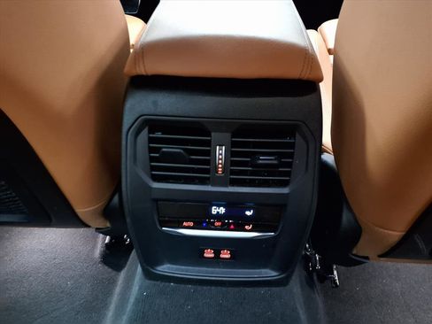 Used 2021 BMW 330i Sedan w/ M Sport Package image 15