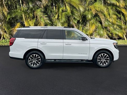 Used 2025 Ford Expedition Platinum image 4