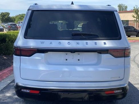 Used 2024 Jeep Wagoneer Series II w/ Flexible Seating Group RWD image 5