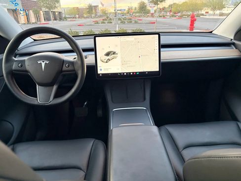 Used 2021 Tesla Model Y Long Range image 15