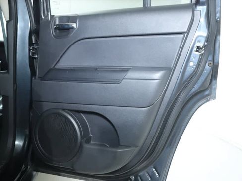 Used 2014 Jeep Patriot High Altitude FWD image 32