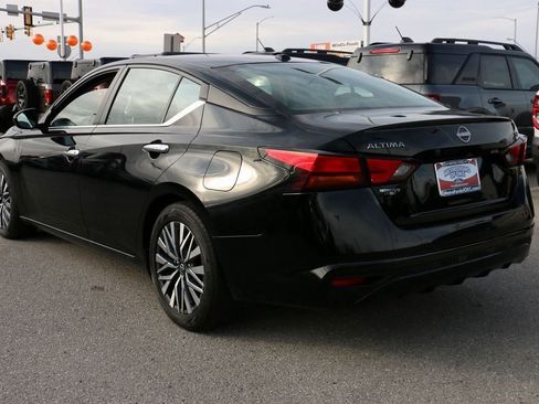 Used 2023 Nissan Altima 2.5 SV image 7