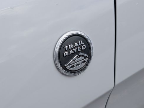 Used 2019 Jeep Grand Cherokee Laredo AWD/4WD image 11