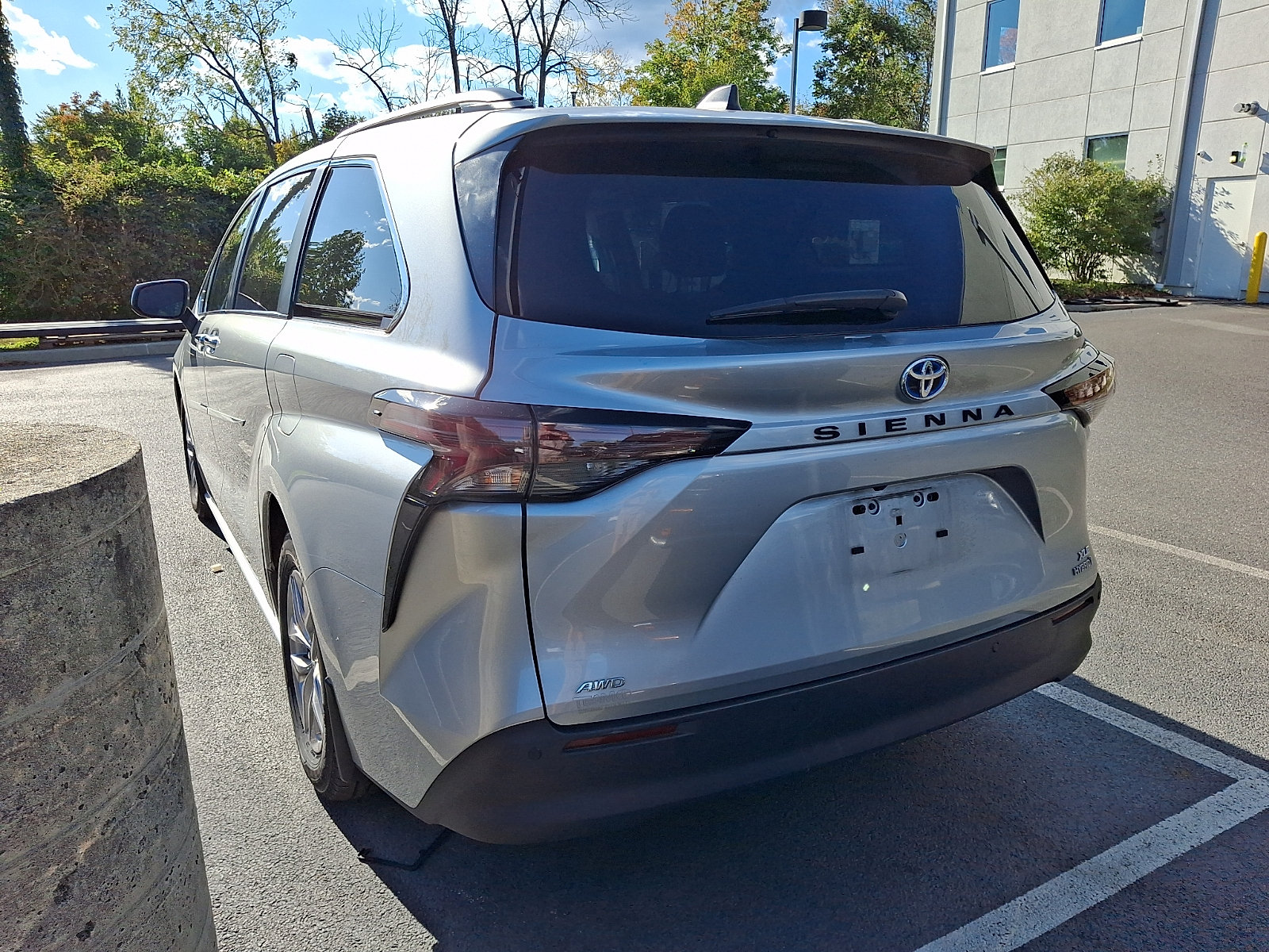 Certified 2024 Toyota Sienna XLE AWD/4WD image 3