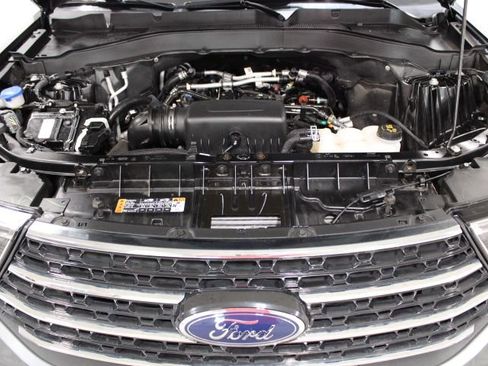 Used 2023 Ford Explorer XLT image 64