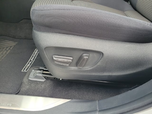 Used 2023 Toyota Highlander L FWD image 14