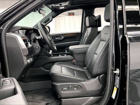 Used 2026 GMC Yukon Denali w/ Denali Reserve Package AWD/4WD image 25