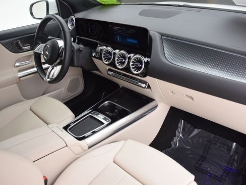 Certified 2025 Mercedes-Benz GLA 250 image 14