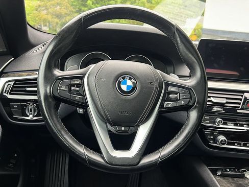 Used 2018 BMW 530e w/ Premium Package 2 RWD image 11