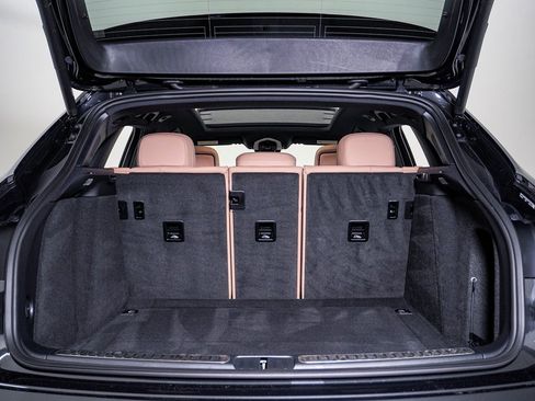 Certified 2025 Porsche Macan image 28