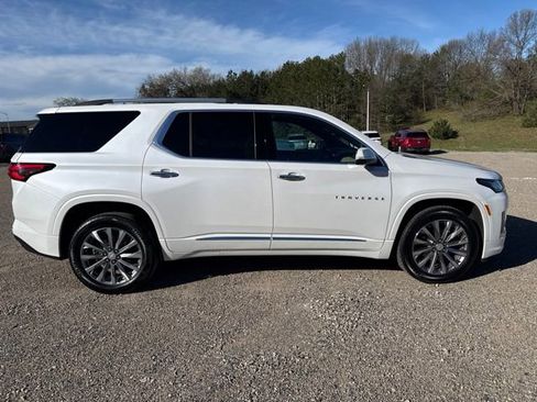 Used 2023 Chevrolet Traverse Premier AWD/4WD image 4
