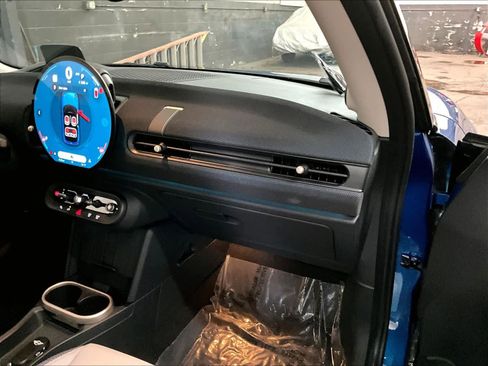 Certified 2025 MINI Cooper 2-Door Hardtop image 18