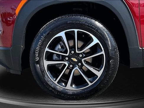 Used 2025 Chevrolet TrailBlazer LT AWD/4WD image 32