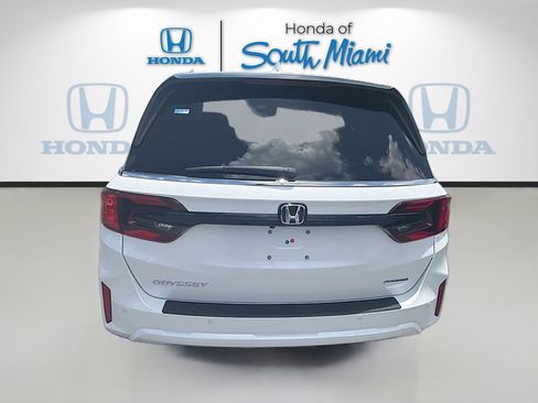 New 2026 Honda Odyssey Touring image 6