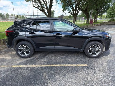 Used 2024 Chevrolet Trax LT w/ LT Convenience Package FWD image 12