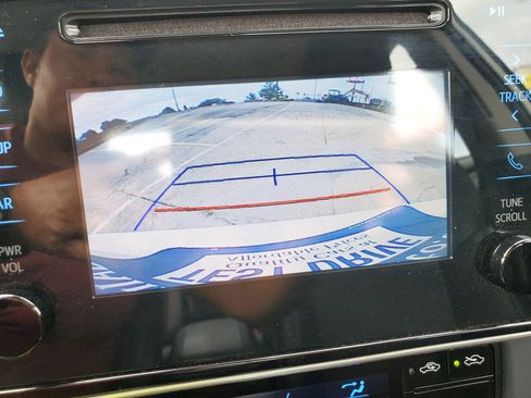 Used 2017 Toyota Corolla SE FWD image 38