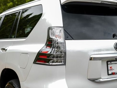 Used 2023 Lexus GX 460 Premium w/ Premium Package AWD/4WD image 15