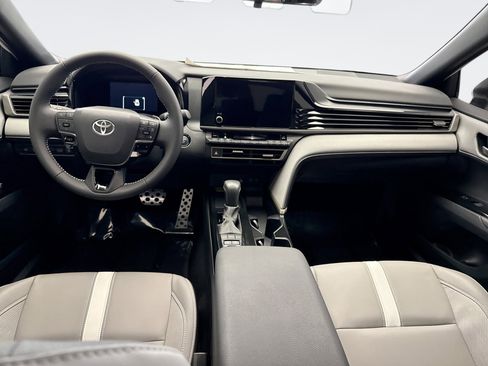 Used 2025 Toyota Camry SE image 14