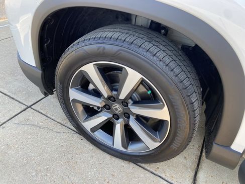 Used 2025 Honda Pilot Elite image 25