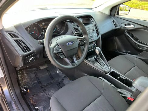 Used 2018 Ford Focus SE FWD image 15