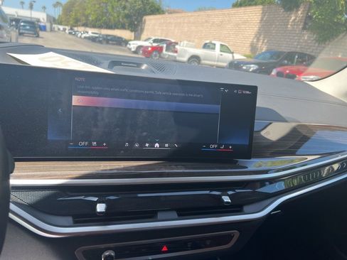 Used 2024 BMW X7 xDrive40i image 17