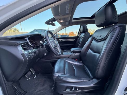 Used 2018 Cadillac XT5 Luxury w/ Driver Awareness Package image 16