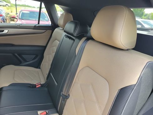 Used 2024 Volkswagen Atlas Cross Sport SE FWD image 24