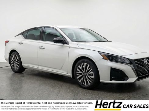 Used 2025 Nissan Altima 2.5 SV FWD image 1