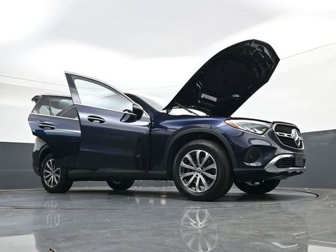 Used 2024 Mercedes-Benz GLC 300 image 41