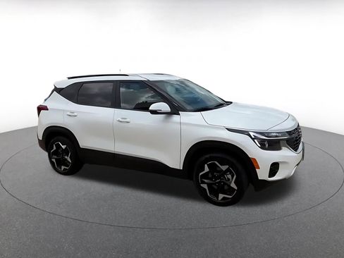 Used 2025 Kia Seltos S image 2