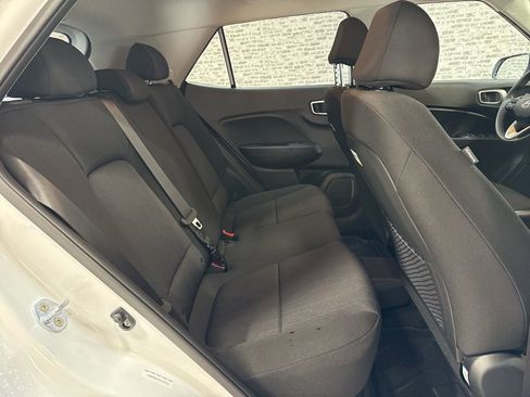 Used 2025 Hyundai Venue SE image 12