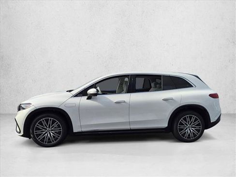 Used 2023 Mercedes-Benz EQS 580 4MATIC SUV image 8