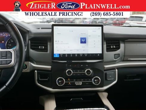 Used 2024 Ford Expedition XLT image 17