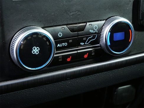 Used 2024 Ford Expedition Platinum image 17