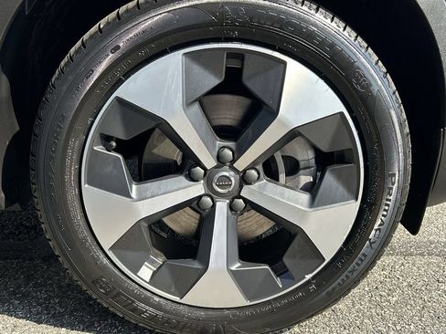 Certified 2025 Volvo XC40 B5 Plus AWD/4WD image 13