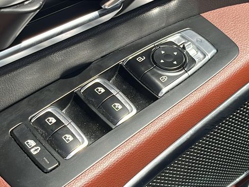 Used 2025 Kia Telluride SX w/ SX Captain's Chair Package image 12