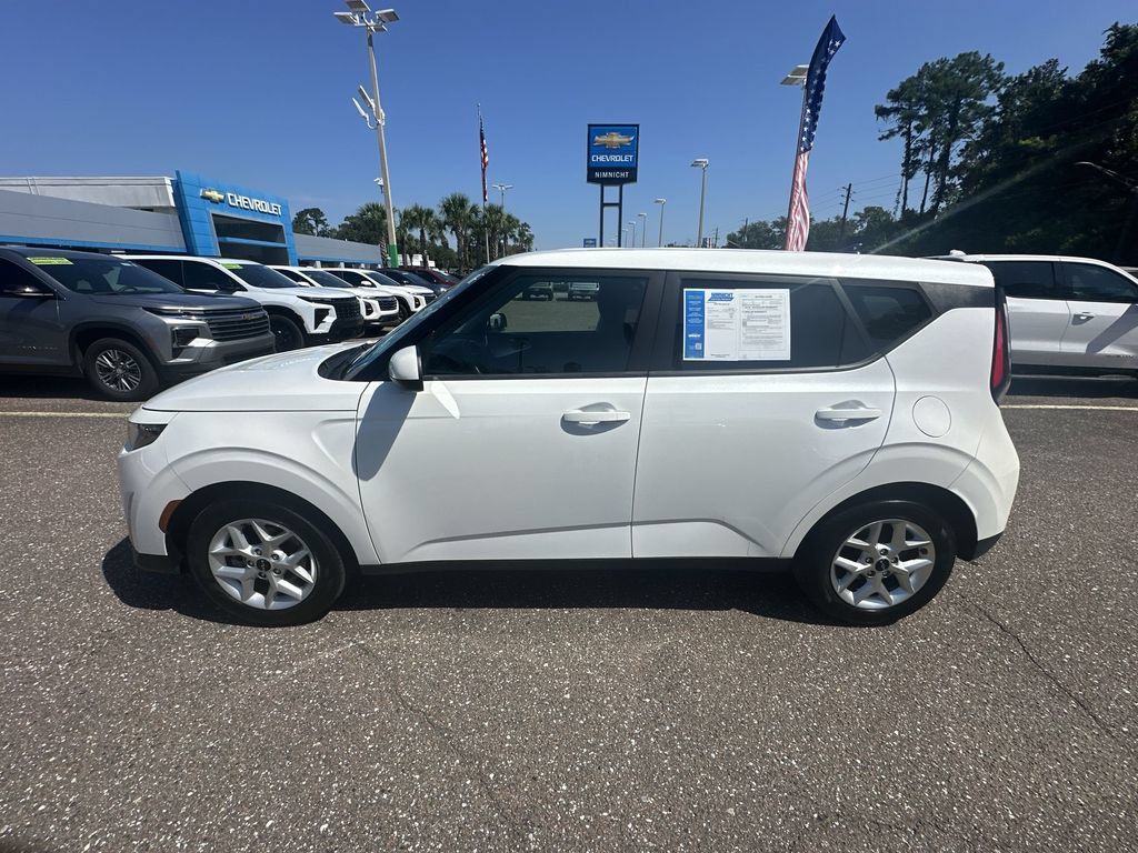 Used 2024 Kia Soul LX w/ Option Group 015 FWD image 13