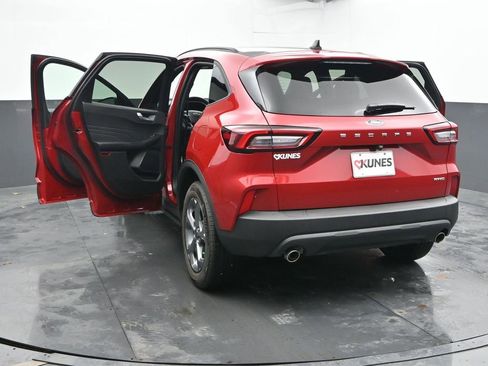 Used 2025 Ford Escape ST-Line w/ Cold Weather Package image 37