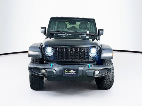 Used 2024 Jeep Wrangler Unlimited AWD/4WD image 2