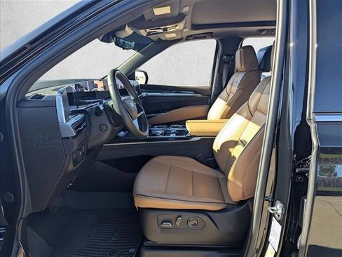 Used 2025 Cadillac Escalade ESV Premium Luxury w/ Touring Package image 9