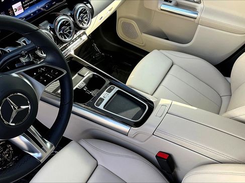 Used 2024 Mercedes-Benz GLA 250 4MATIC image 17