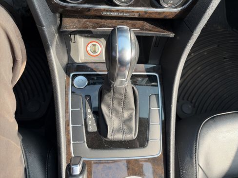 Used 2014 Volkswagen Passat 1.8T SEL Premium image 31