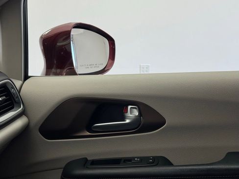 Used 2018 Chrysler Pacifica Touring-L w/ Advanced Safetytec Group image 37