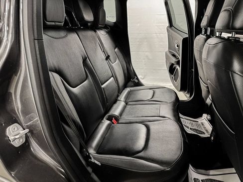 Used 2019 Jeep Renegade Limited FWD image 11