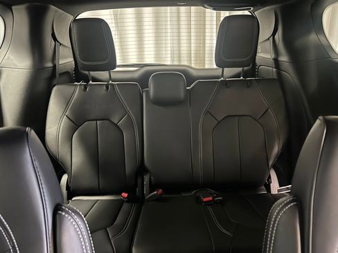 New 2026 Chrysler Pacifica Select image 21