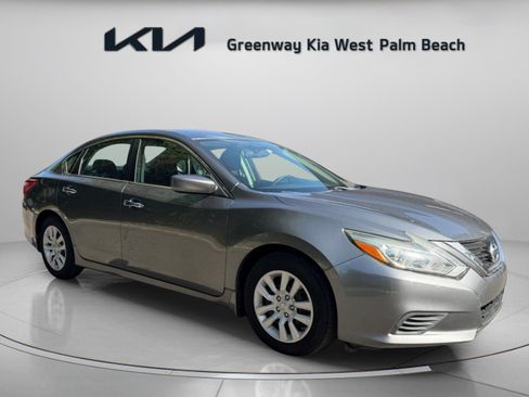 Used 2017 Nissan Altima 2.5 S w/ Power Driver Seat Package FWD image 1