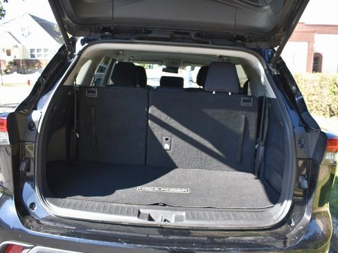 Used 2024 Toyota Highlander LE image 36