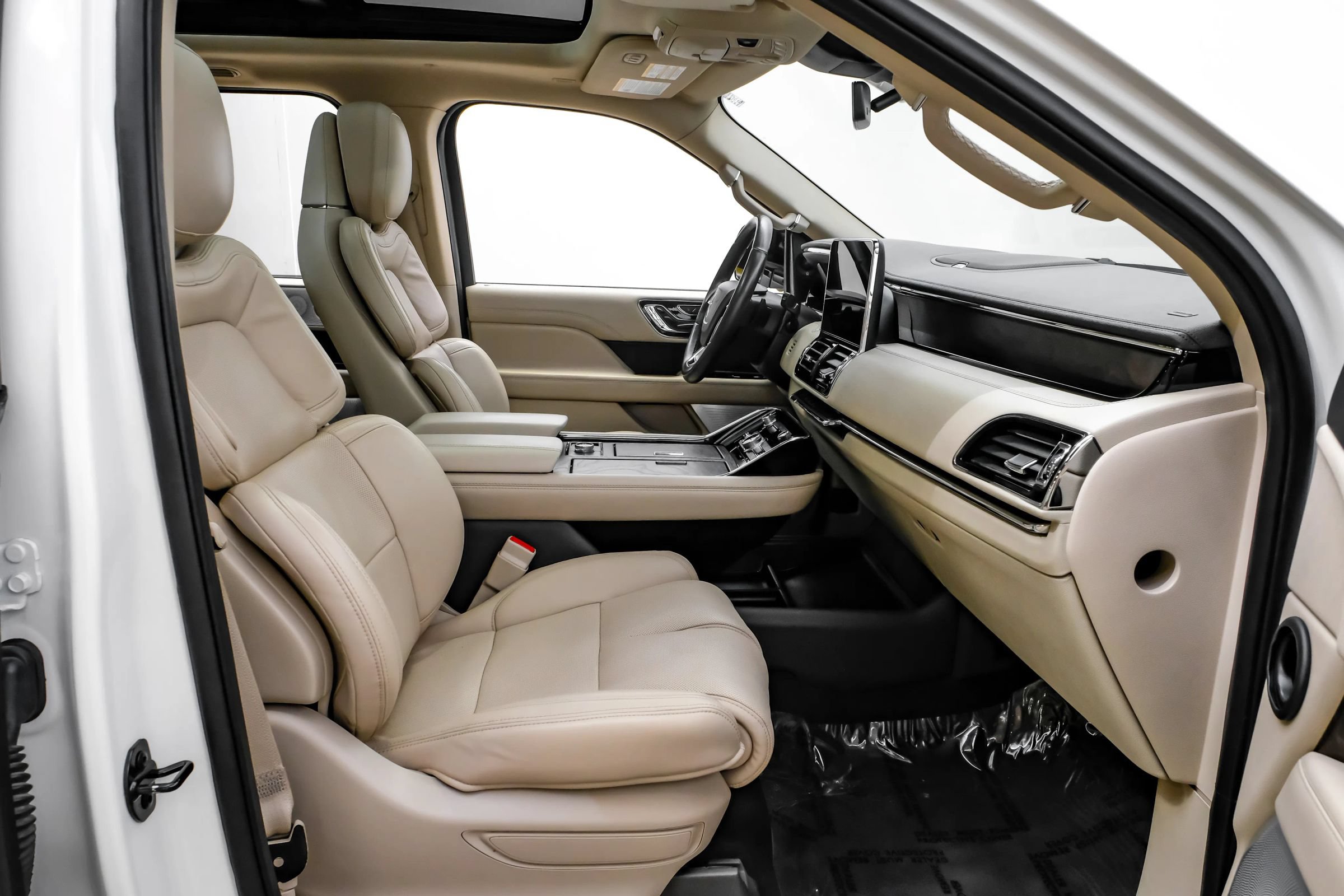 Used 2020 Lincoln Navigator Reserve w/ Luxury Package AWD/4WD image 28