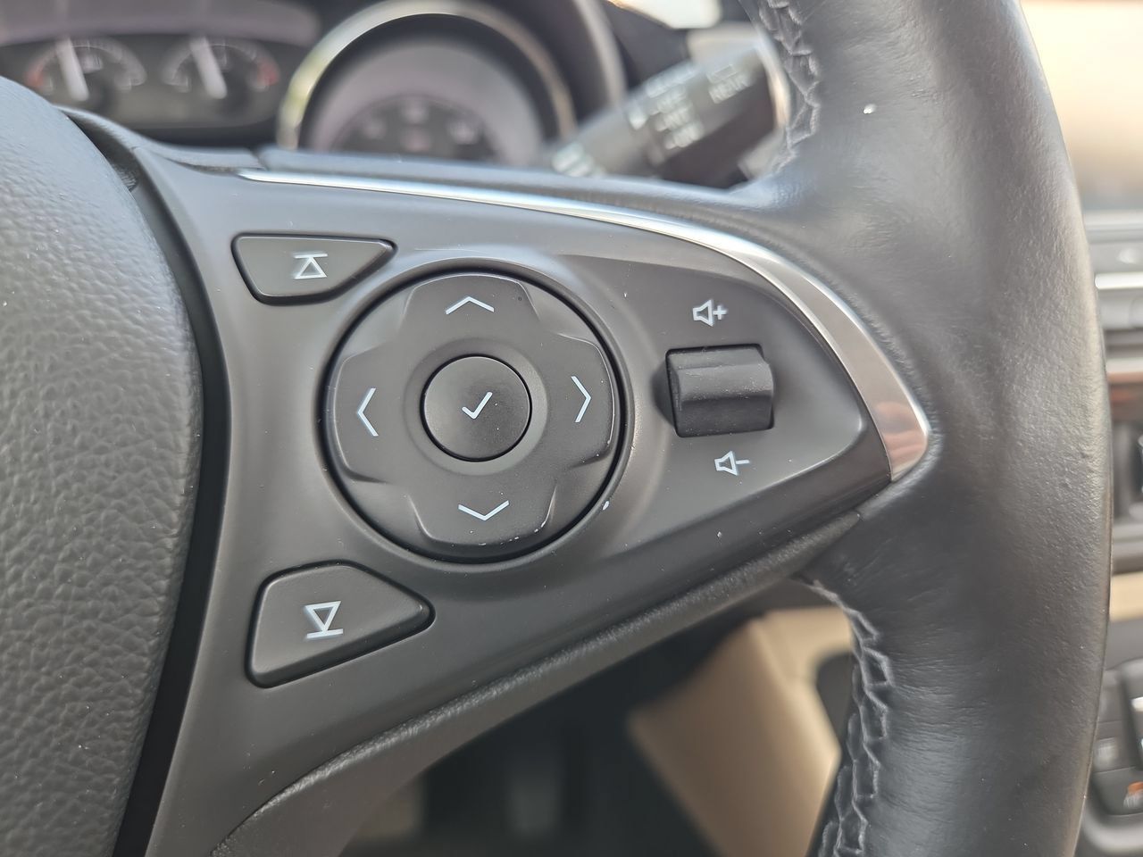 Used 2020 Buick Envision Essence w/ Experience Buick Package AWD/4WD image 32